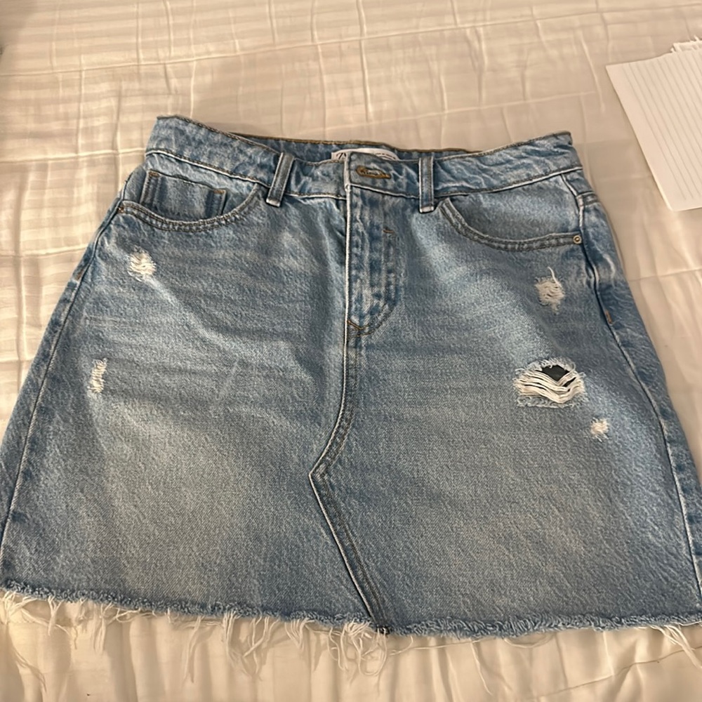 Zara denim mini skirt size Medium fits like 26